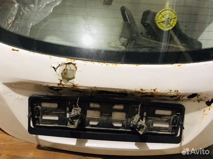 Стекло багажника geely emgrand ec7