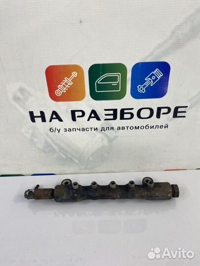 Топливная рейка левая Toyota Land Cruiser 200