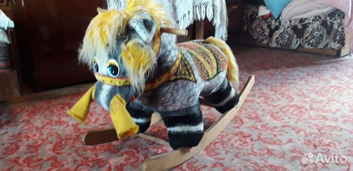 Лошадь-качалка для ребенка