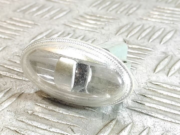 Повторитель в крыло правый Citroen Xsara-picasso 1