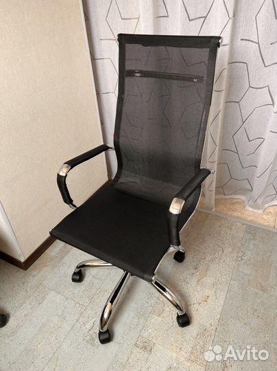 Офисное кресло