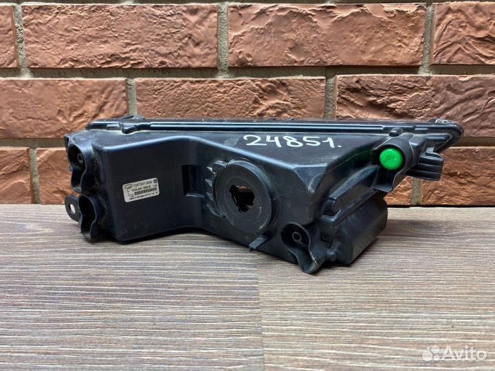 Фара противотуманная левая Volkswagen Tiguan 2017+