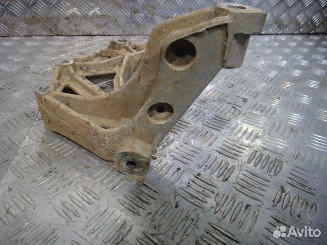 Кронштейн рычага Fabia (99-07) / Polo 4 (01-09) пер L б\у (арт. 6Q0199293D)