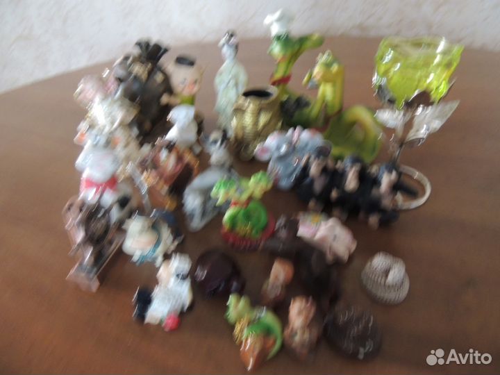 Много разных сувениров