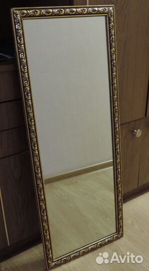 Зеркало настенное в раме