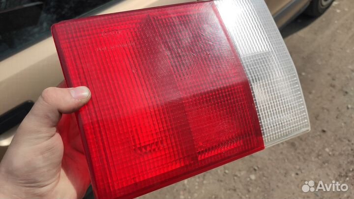 Фонарь задний левый внутренний Audi 80 B3 Hella