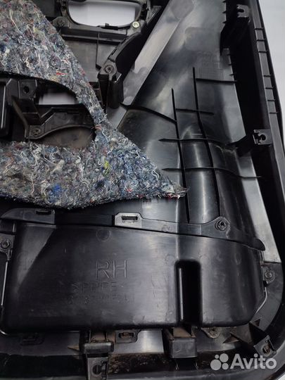 Обшивка двери задняя правая Toyota Corolla 180