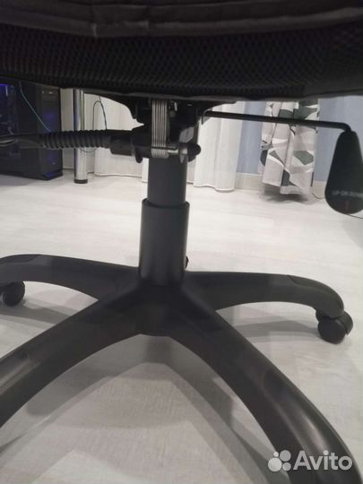 Компьютерное кресло