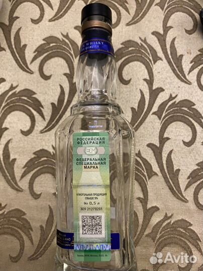 Пустая бутылка из-под виски