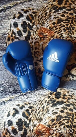 Боксерские перчатки Adidas Wako 10 oz