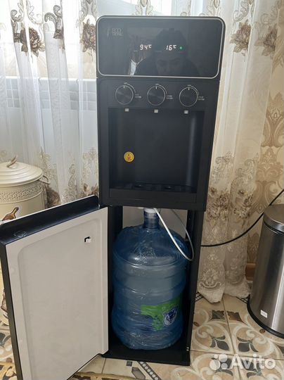 Кулер для воды напольный