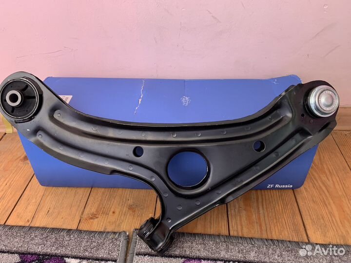 Рычаг передний правый