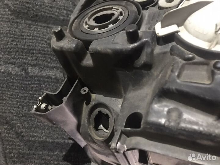 Фара левая Toyota Mark X с дефектом стекла