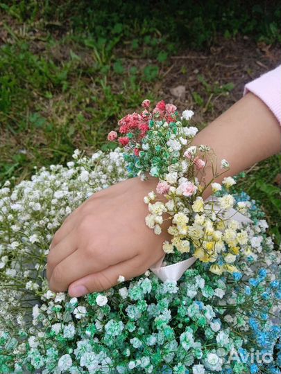 Браслет из живых цветов