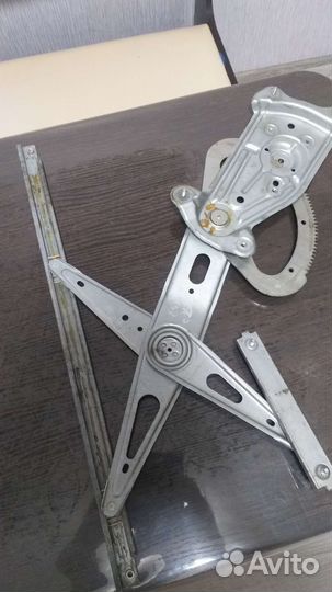 Продам стеклоподъемник правый на renault scenic 3