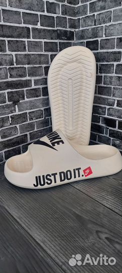 Сланцы Nike