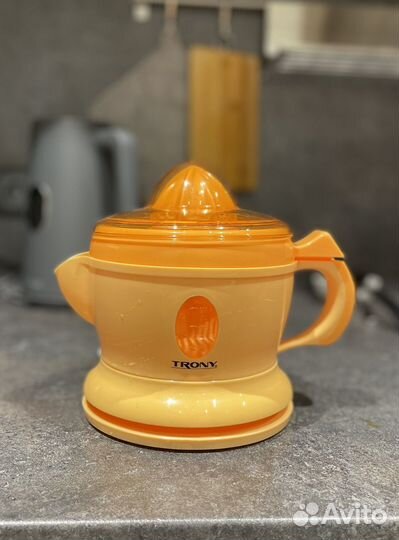 Соковыжималка для цитрусовых trony