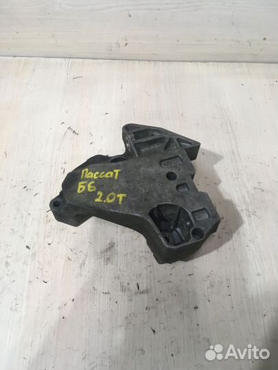 06F199207H Кронштейн двигателя правый пассат б6