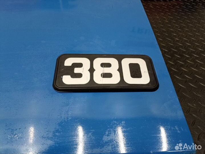 Крышка инструментального ящика Volvo FH