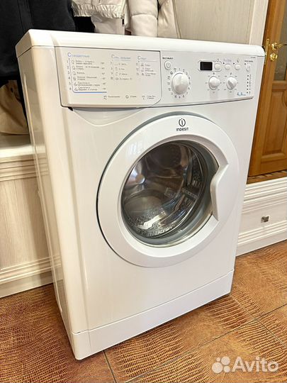 Стиральная машина Indesit iwud 4085 (узкая, б/у)