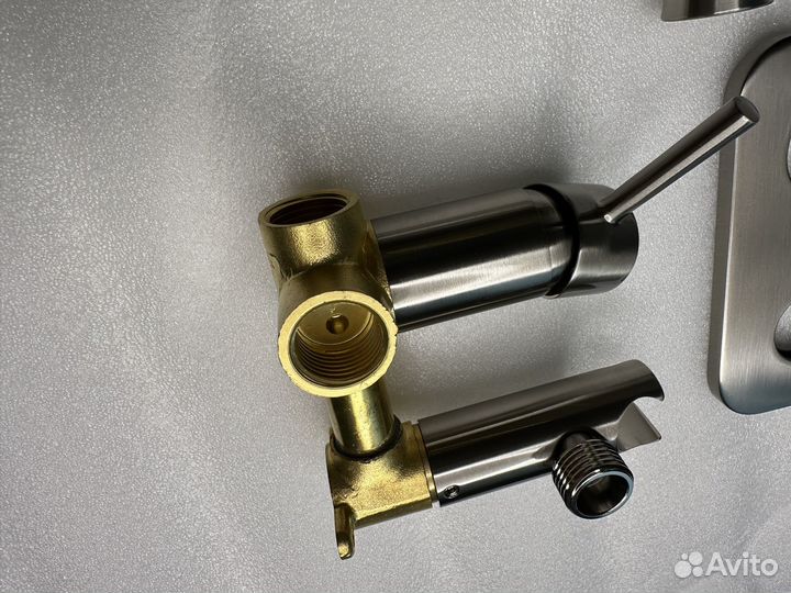 Смеситель для биде встраиваемый / душ