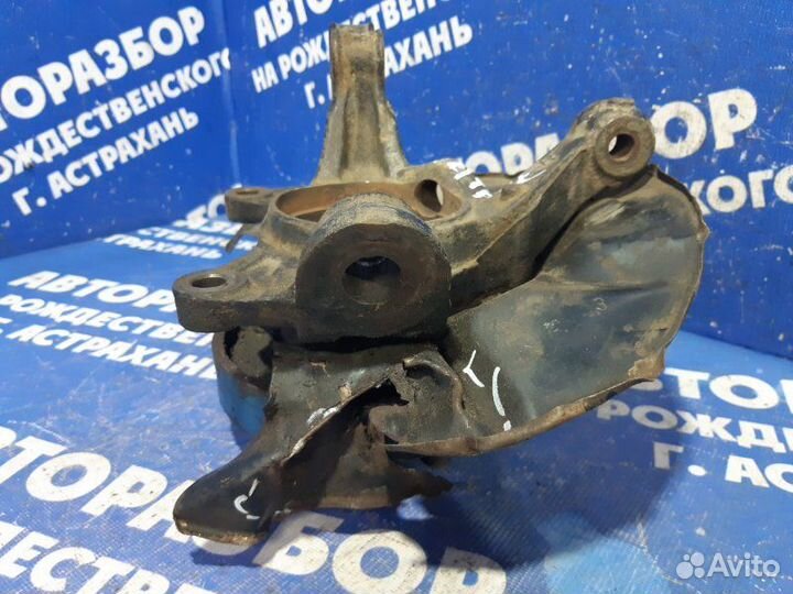 Передний правый поворотный кулак Toyota Matrix