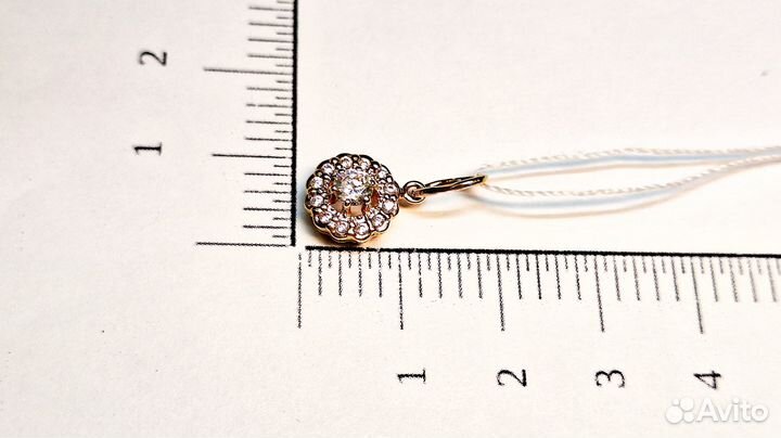 Золотая подвеска с фианитом