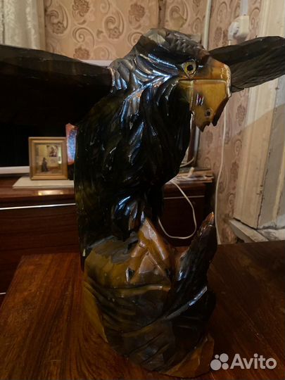 Статуэтка орла из дерева СССР. Парящий орел