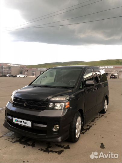 Toyota Voxy 2.0 AT, 2005, 241 000 км