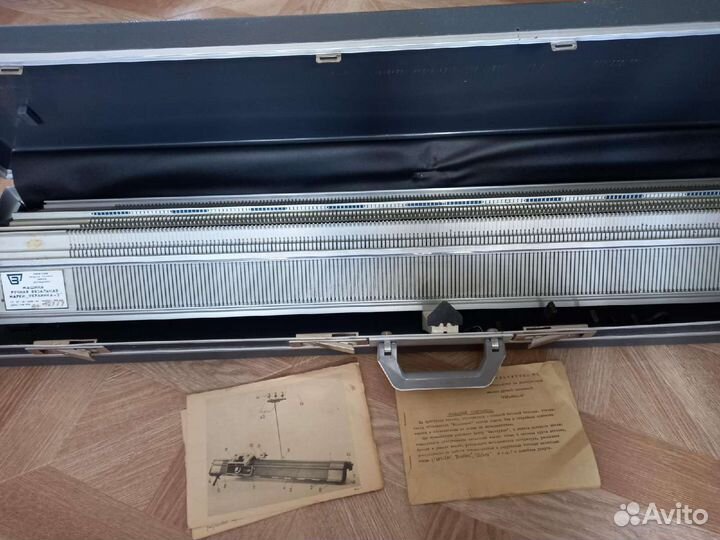 Вязальная машинка двухфонтурная