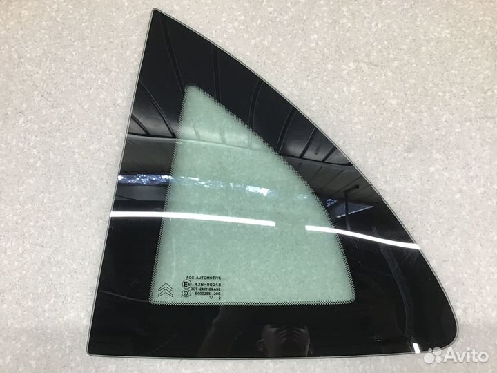 Стекло кузовное глухое левое Citroen C3 2009-2016