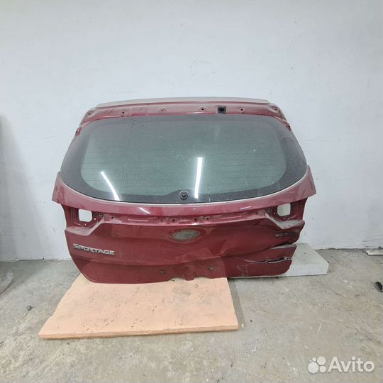 Стекло заднее Kia Sportage 4 QL