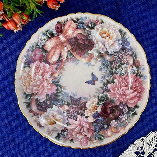 Тарелка Circle of Love от Лены Лью