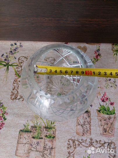 Круглая хрустальная ваза для конфет