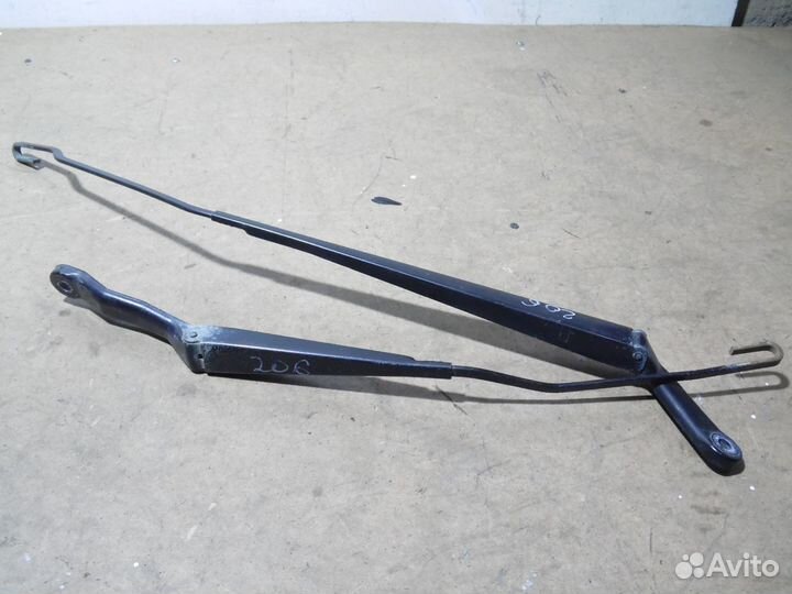 Поводок дворника правый и левый Пежо 206