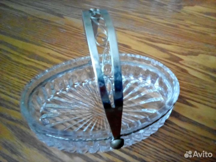 Хрустальная конфетница с мельхиоровой ручкой