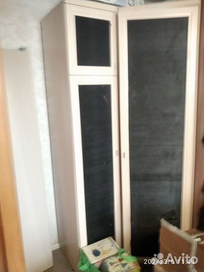 Продам 3 белых с черн. шкафа б. у. Один угловой