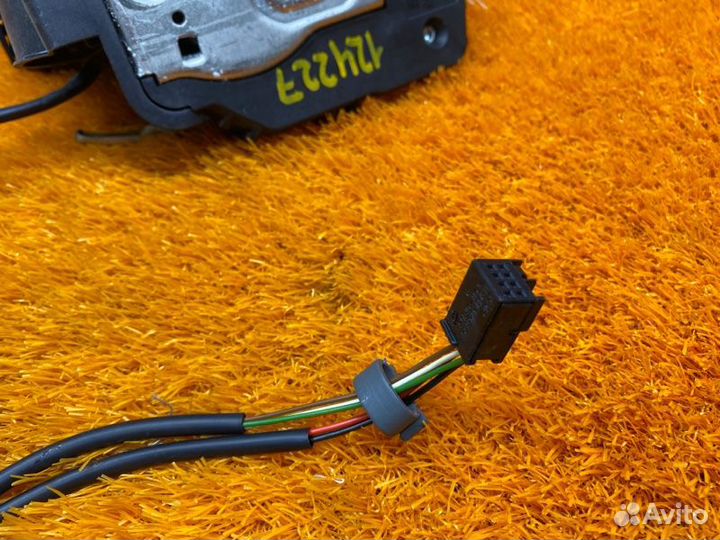 Замок двери передний левый Mercedes-Benz C-Class