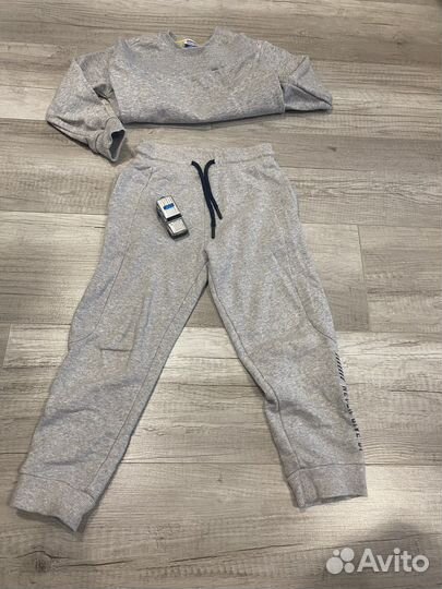 Костюм спортивный