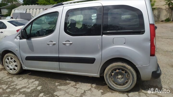 Разбор Пежо Партнер 2 2011г 1,6л бензин