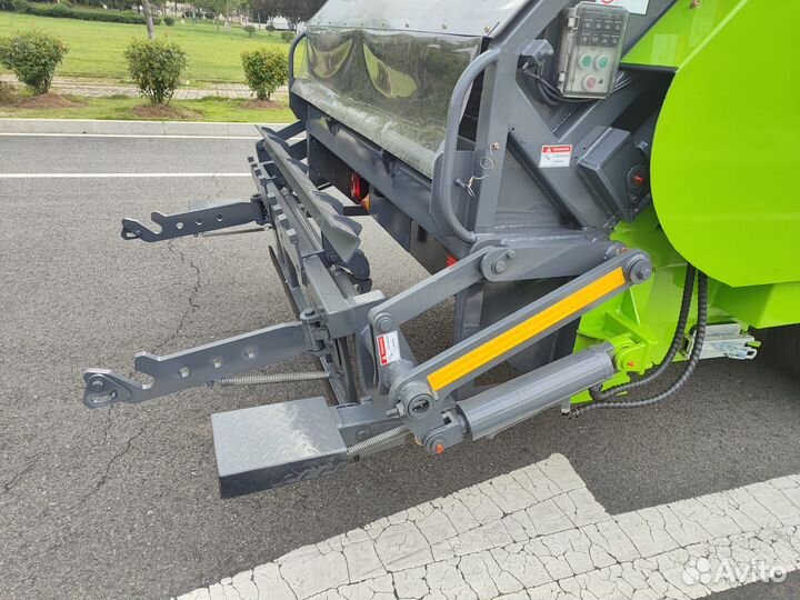 Мусоровоз на базе Isuzi NQR90 с задней загрузкой