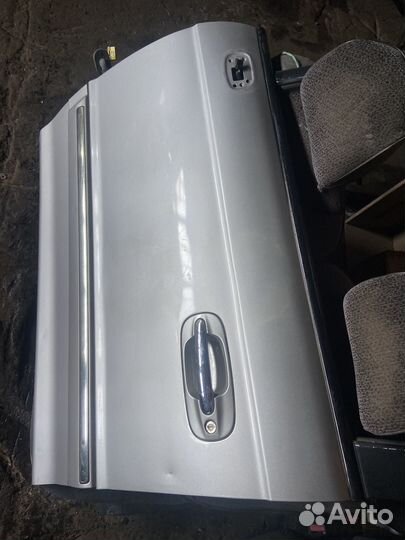 Дверь передняя левая Hyundai Trajet