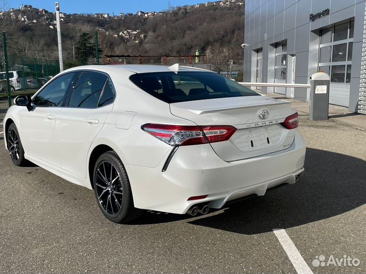 Toyota Camry 2.5 AT, 2023
