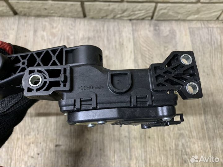 Porsche Cayenne S 958 Педаль газа