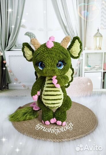 Вязаная плюшевая игрушка дракон