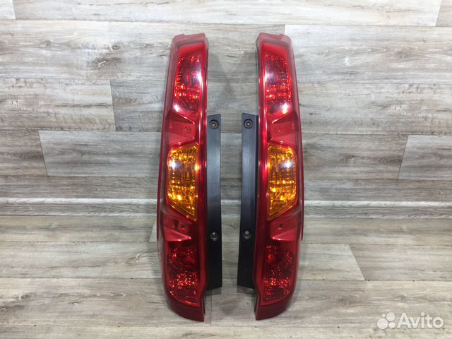 Фонарь правый левый Nissan X-Trail T31 (2007-2011)