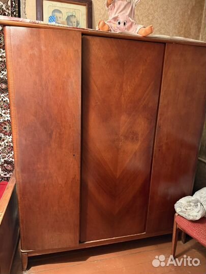 Буфеты и серванты старинные