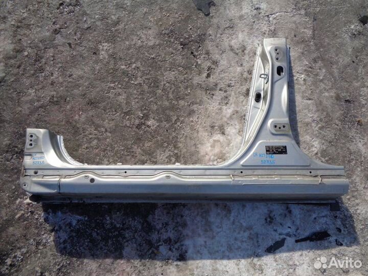 Порог левый Toyota Avensis AZT250 1AZ-FSE 2006/10