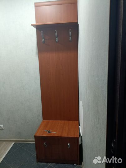 Прихожая со шкафом и зеркалом бу