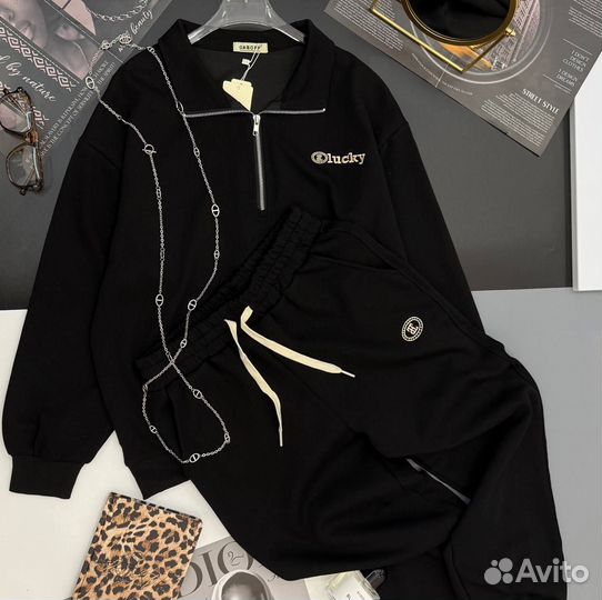 Спортивный костюм женский